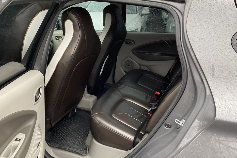 Продам Renault Zoe 41 2017 года в Луцке