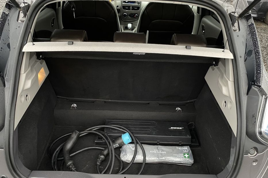 Продам Renault Zoe 41 2017 года в Луцке