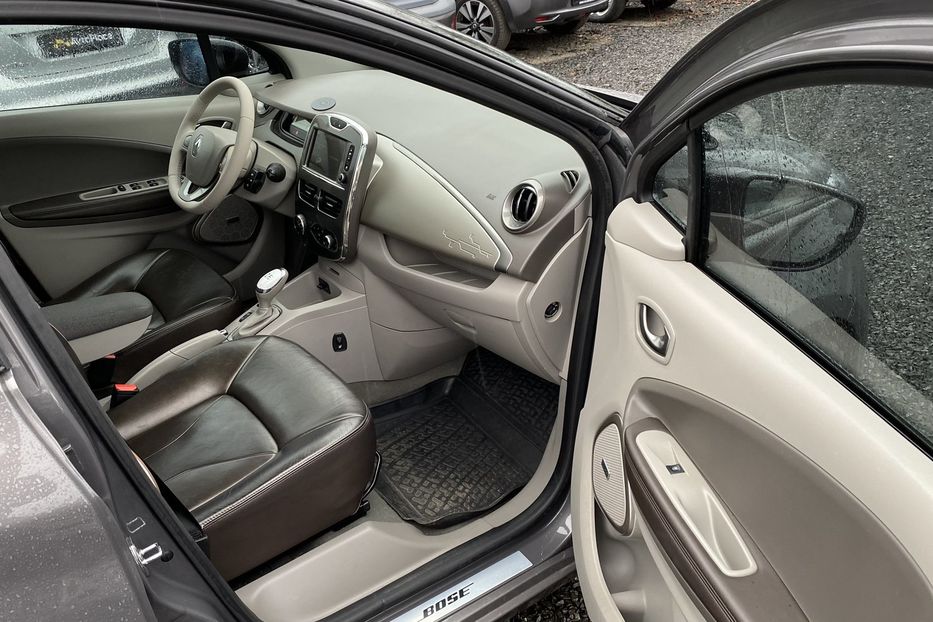 Продам Renault Zoe 41 2017 года в Луцке