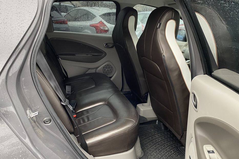 Продам Renault Zoe 41 2017 года в Луцке