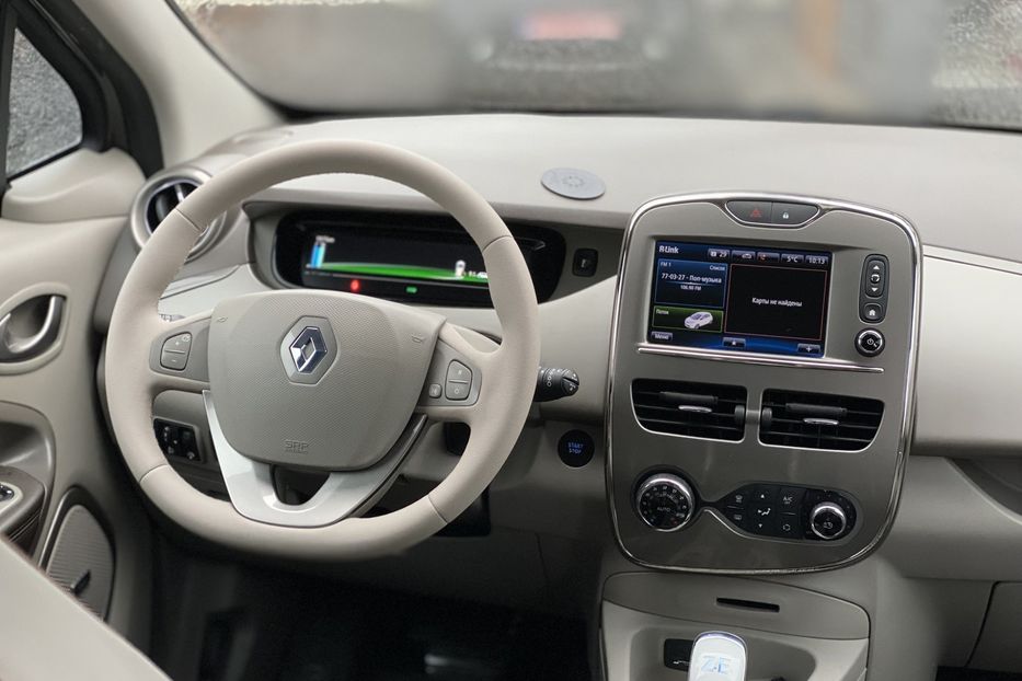 Продам Renault Zoe 41 2017 года в Луцке