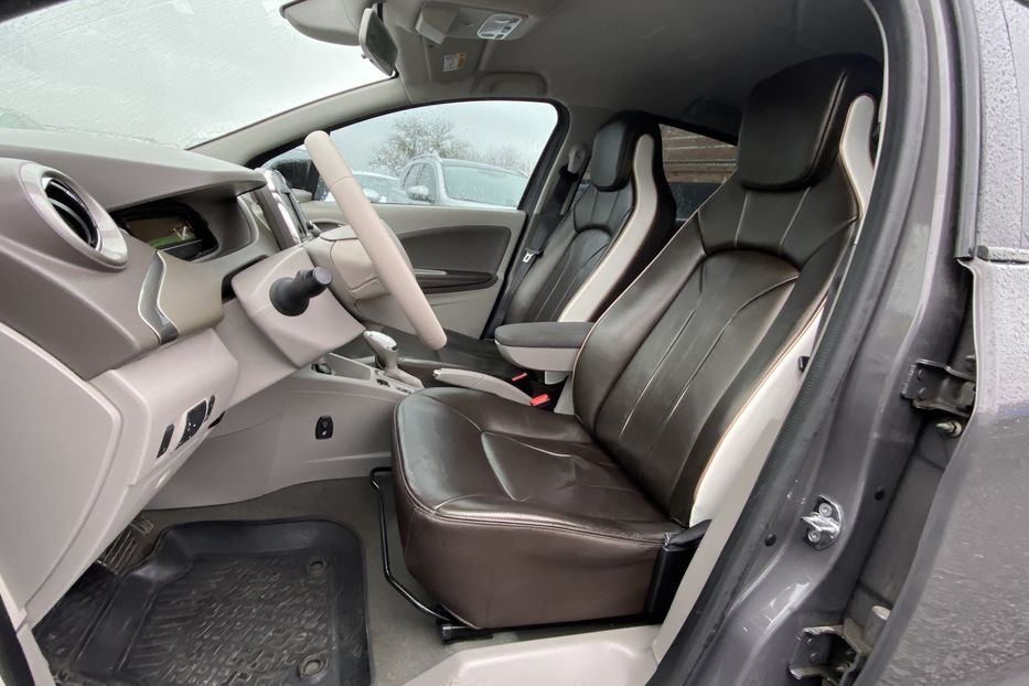 Продам Renault Zoe 41 2017 года в Луцке