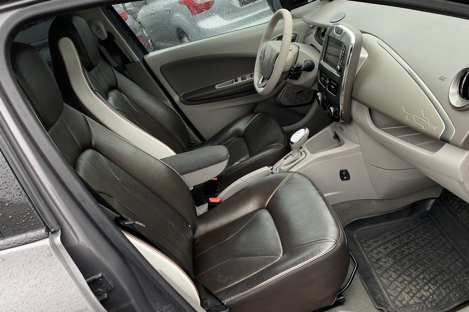 Продам Renault Zoe 41 2017 года в Луцке
