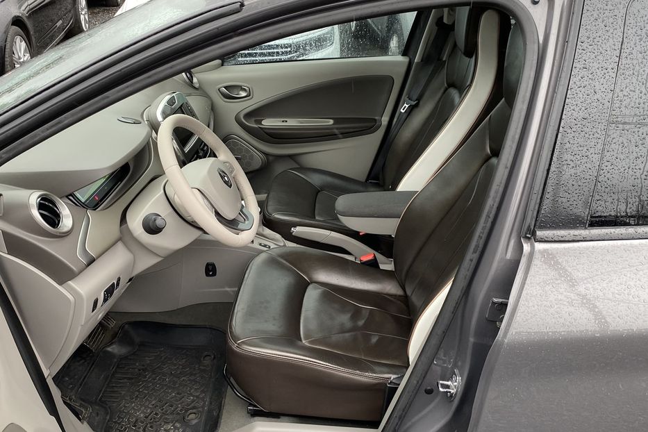Продам Renault Zoe 41 2017 года в Луцке