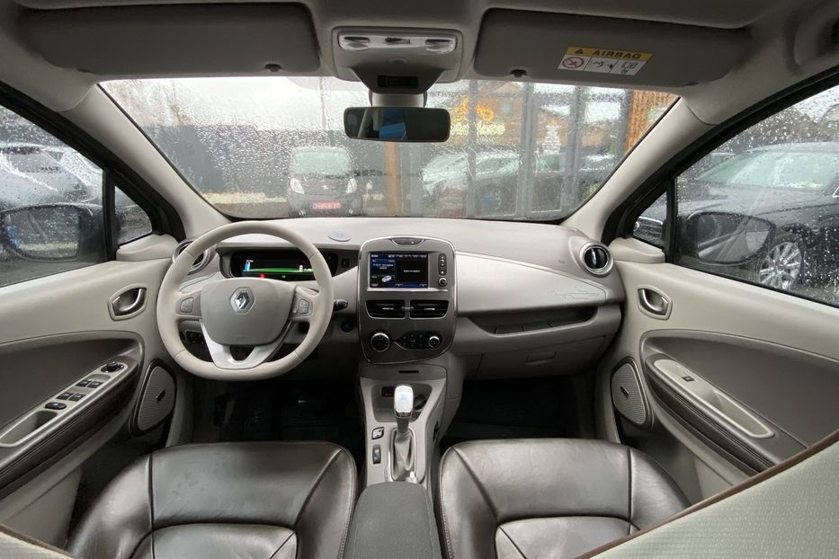 Продам Renault Zoe 41 2017 года в Луцке