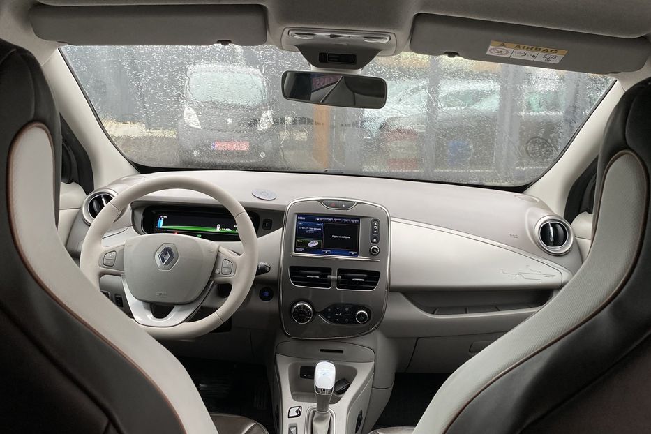 Продам Renault Zoe 41 2017 года в Луцке