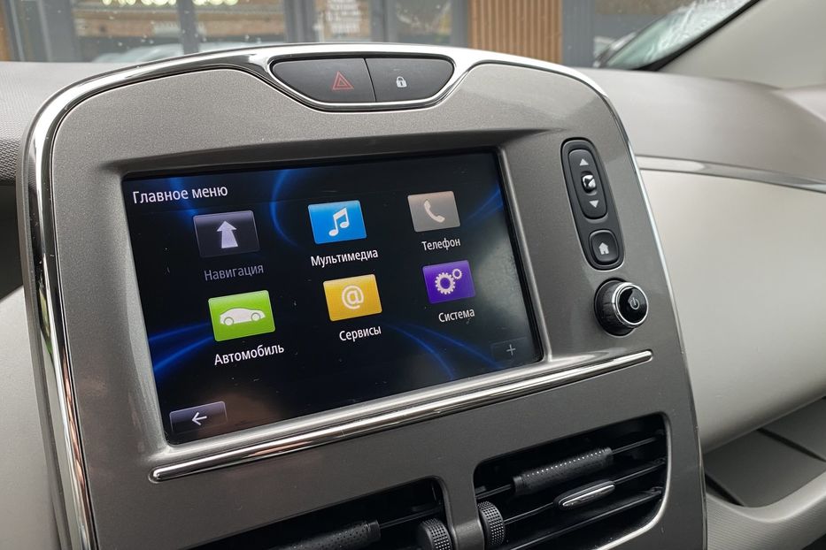 Продам Renault Zoe 41 2017 года в Луцке