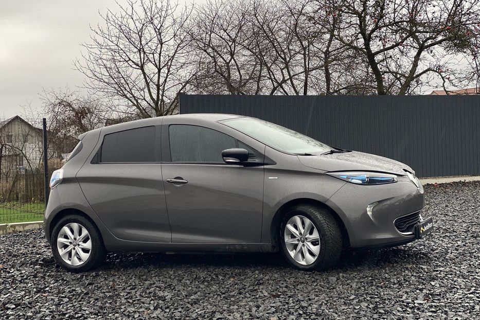 Продам Renault Zoe 41 2017 года в Луцке