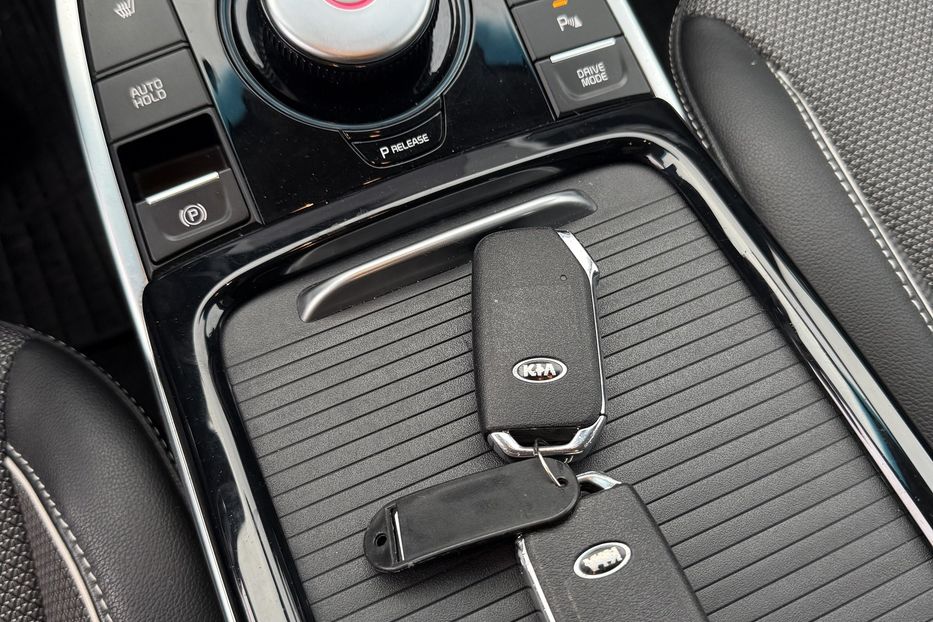 Продам Kia Niro 64 KWt  2021 года в Львове