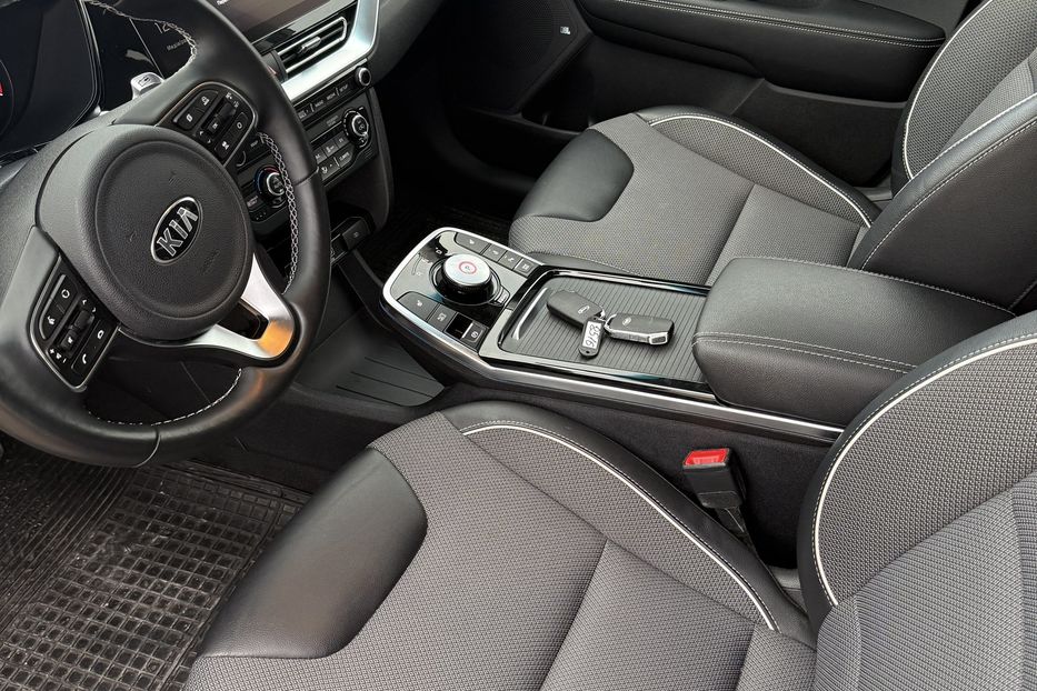 Продам Kia Niro 64 KWt  2021 года в Львове