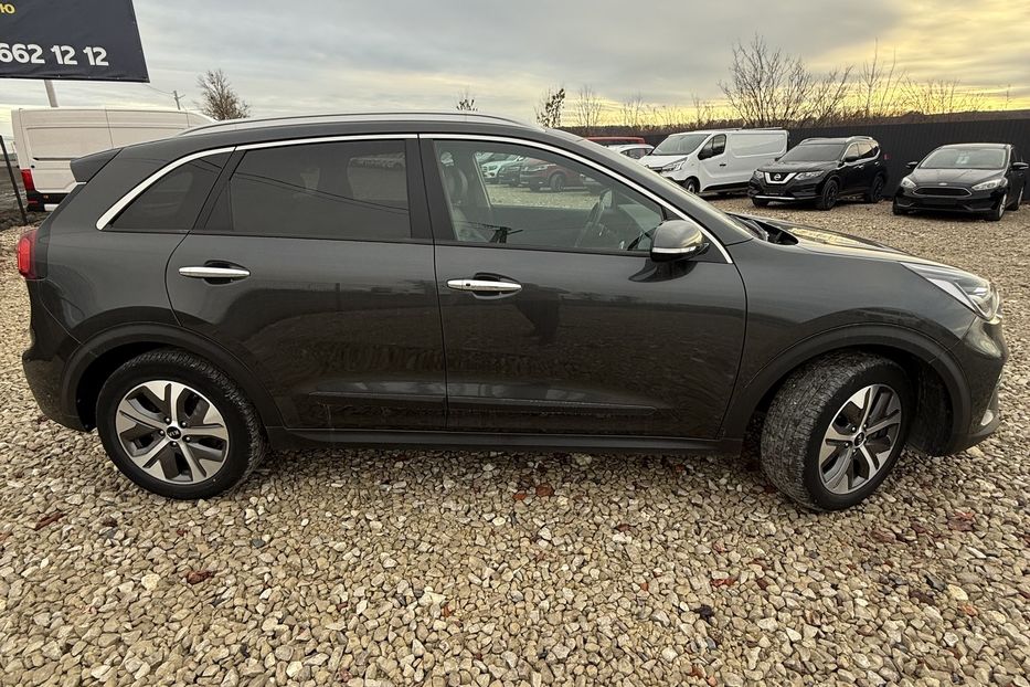 Продам Kia Niro 64 KWt  2021 года в Львове