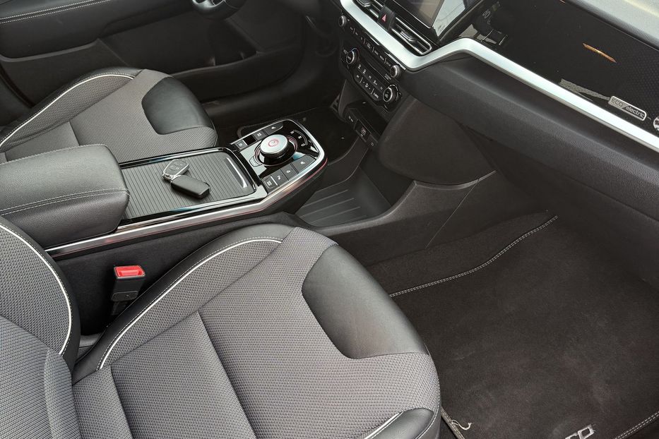 Продам Kia Niro 64 kWt  2022 года в Львове