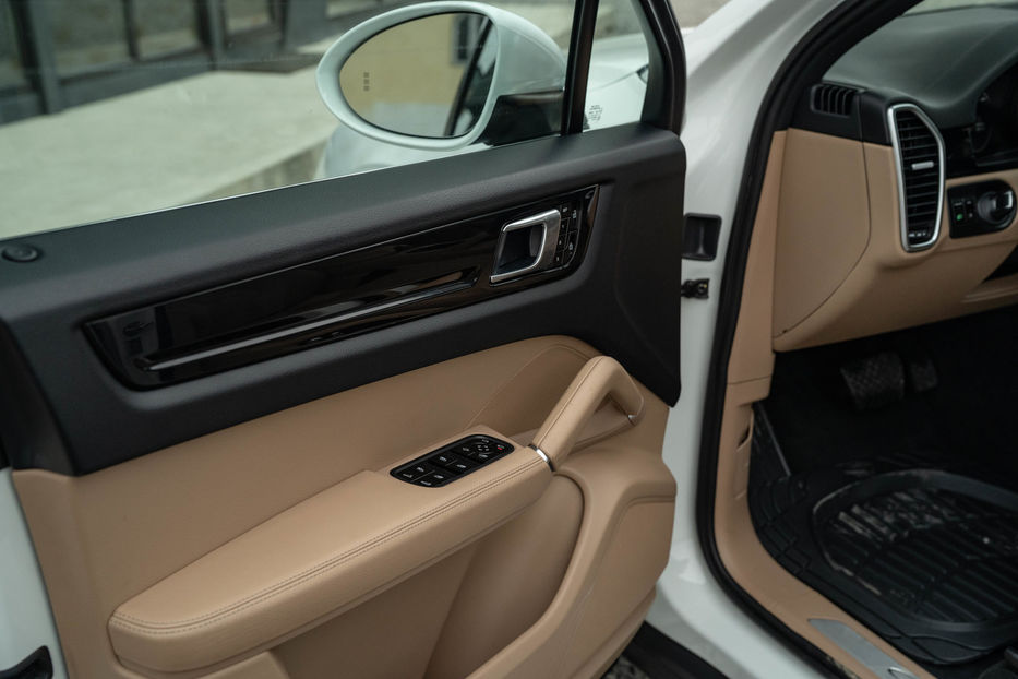 Продам Porsche Cayenne 2019 года в Черновцах