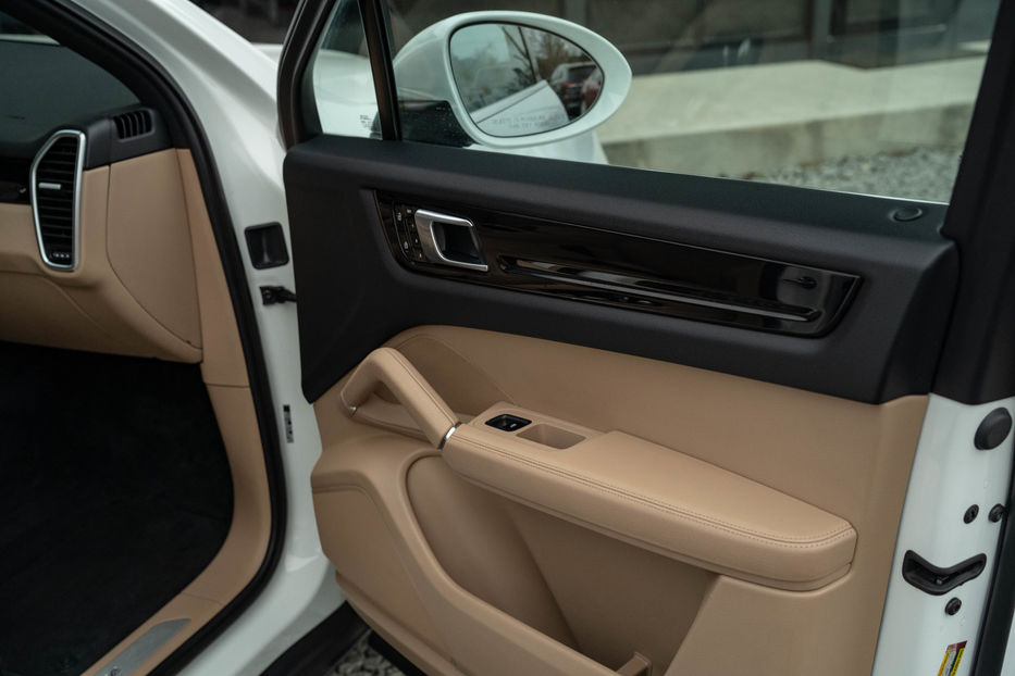 Продам Porsche Cayenne 2019 года в Черновцах