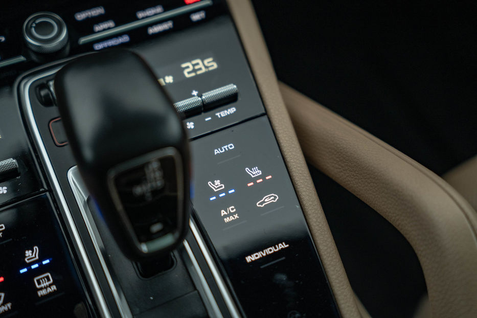 Продам Porsche Cayenne 2019 года в Черновцах