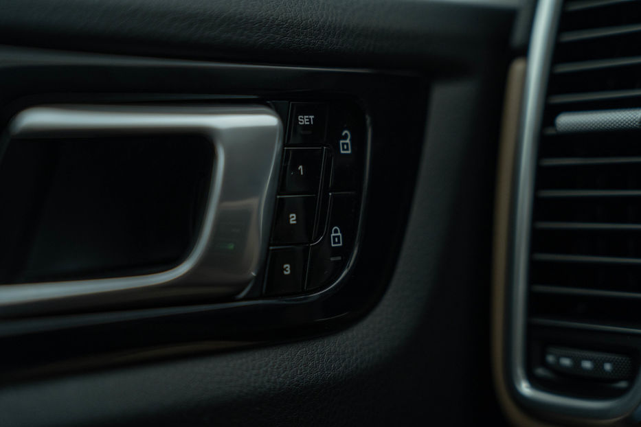 Продам Porsche Cayenne 2019 года в Черновцах