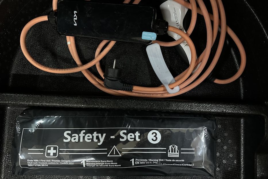 Продам Kia Niro 64кВт.Підігрів керма/сидінь 2022 года в Львове