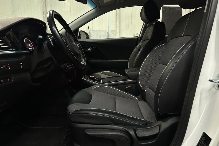 Продам Kia Niro 64кВт.Підігрів керма/сидінь 2022 года в Львове