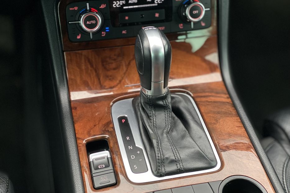 Продам Volkswagen Touareg 2010 года в Луцке