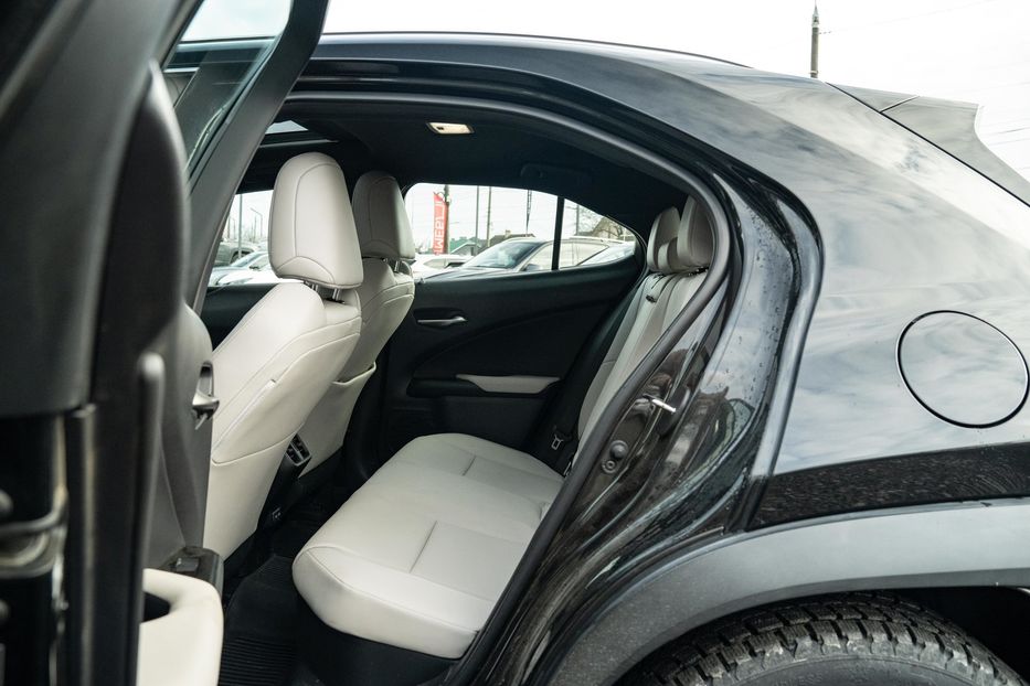 Продам Lexus CT UX 250h 2021 года в Черновцах