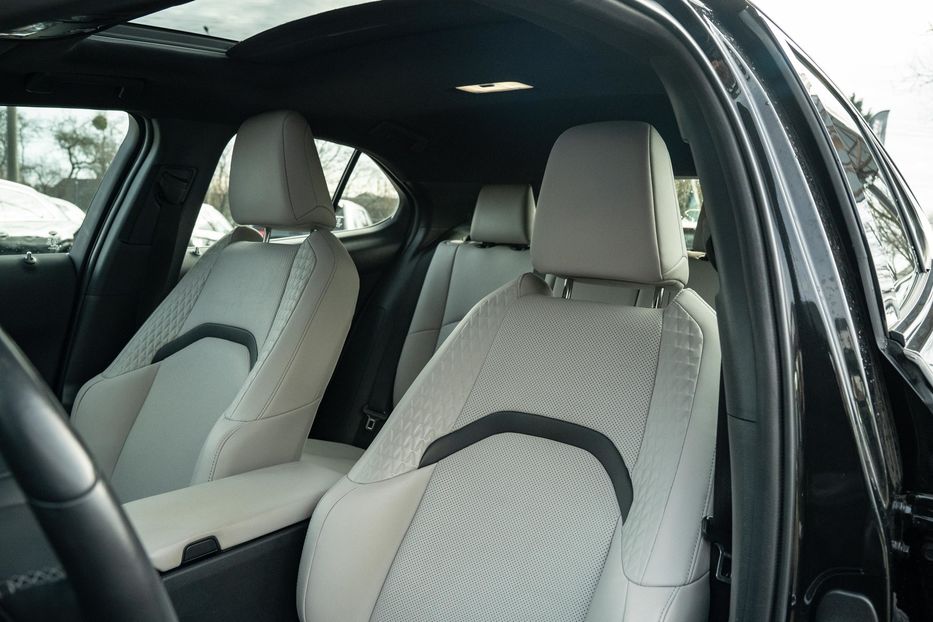 Продам Lexus CT UX 250h 2021 года в Черновцах