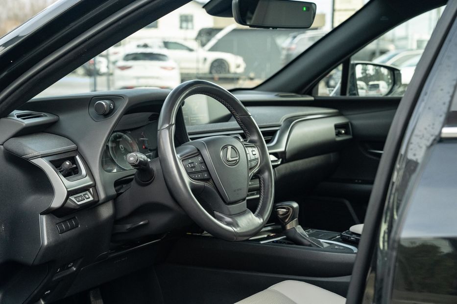 Продам Lexus CT UX 250h 2021 года в Черновцах