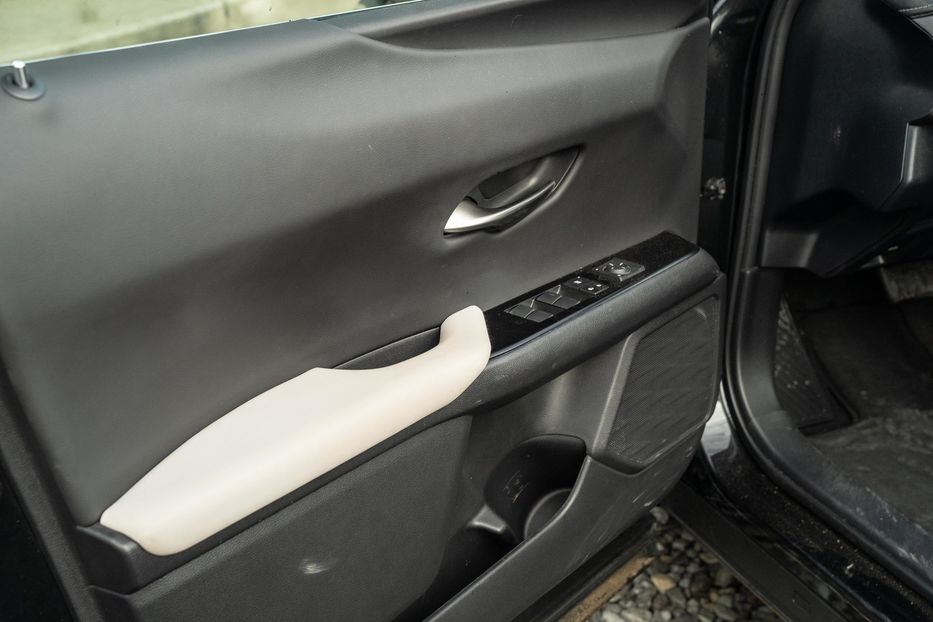 Продам Lexus CT UX 250h 2021 года в Черновцах