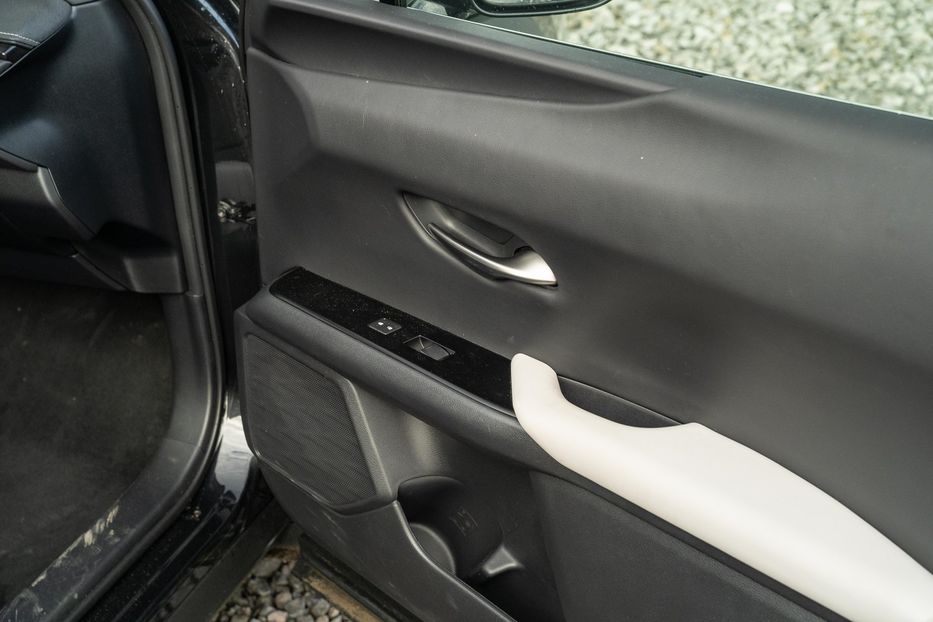 Продам Lexus CT UX 250h 2021 года в Черновцах