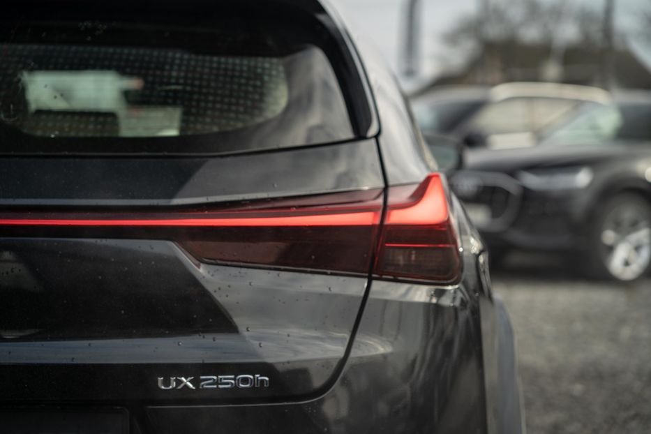 Продам Lexus CT UX 250h 2021 года в Черновцах