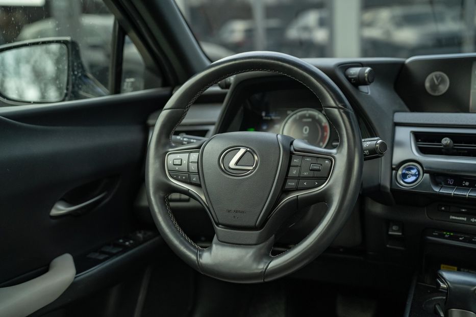 Продам Lexus CT UX 250h 2021 года в Черновцах