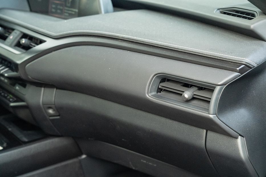 Продам Lexus CT UX 250h 2021 года в Черновцах