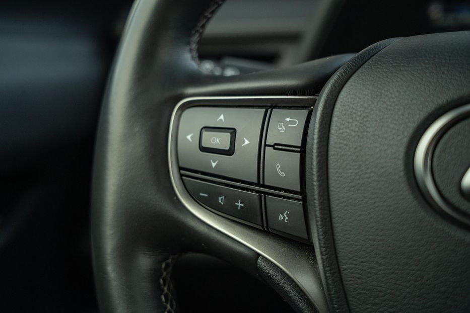 Продам Lexus CT UX 250h 2021 года в Черновцах