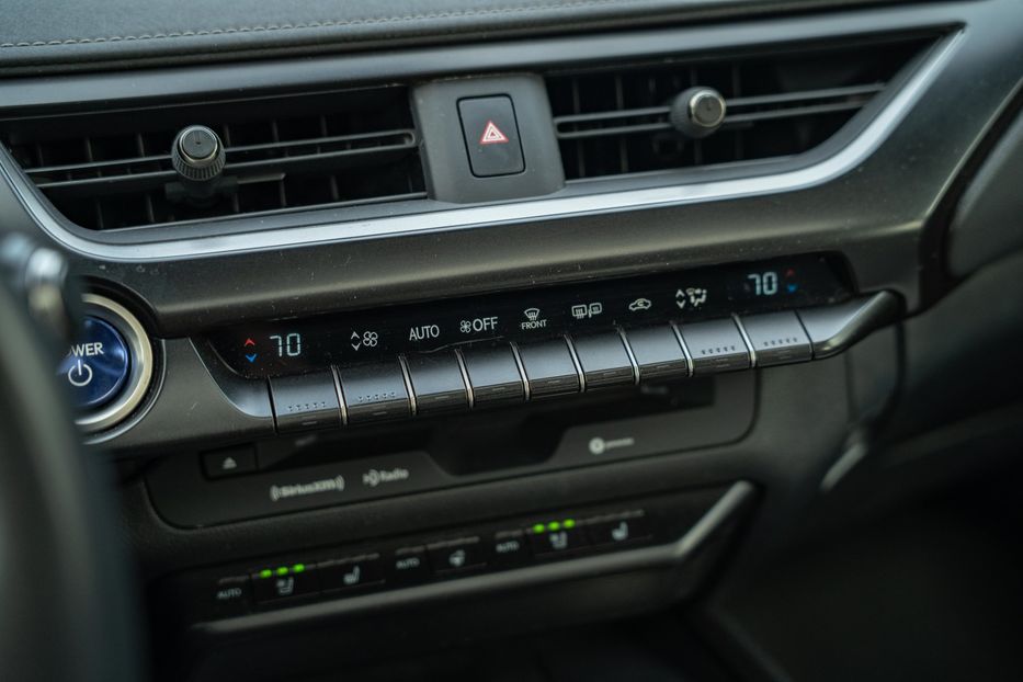 Продам Lexus CT UX 250h 2021 года в Черновцах