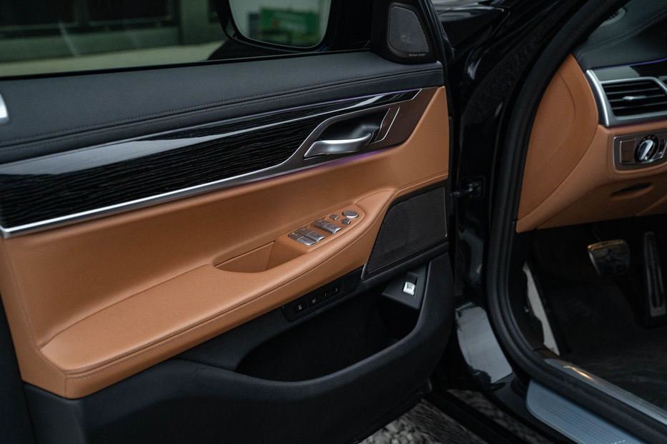 Продам BMW 740 I 2020 года в Черновцах