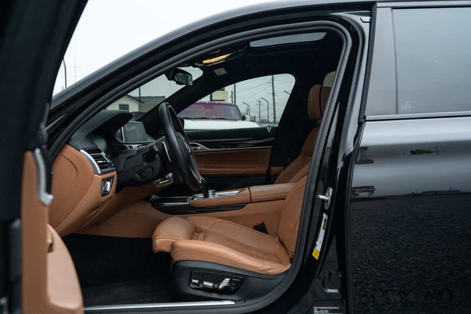 Продам BMW 740 I 2020 года в Черновцах