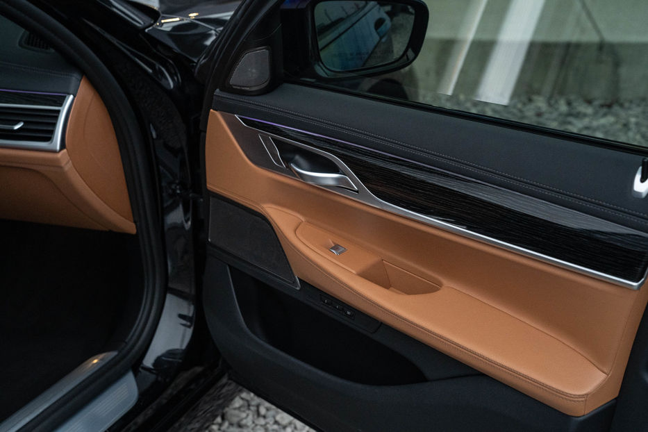 Продам BMW 740 I 2020 года в Черновцах