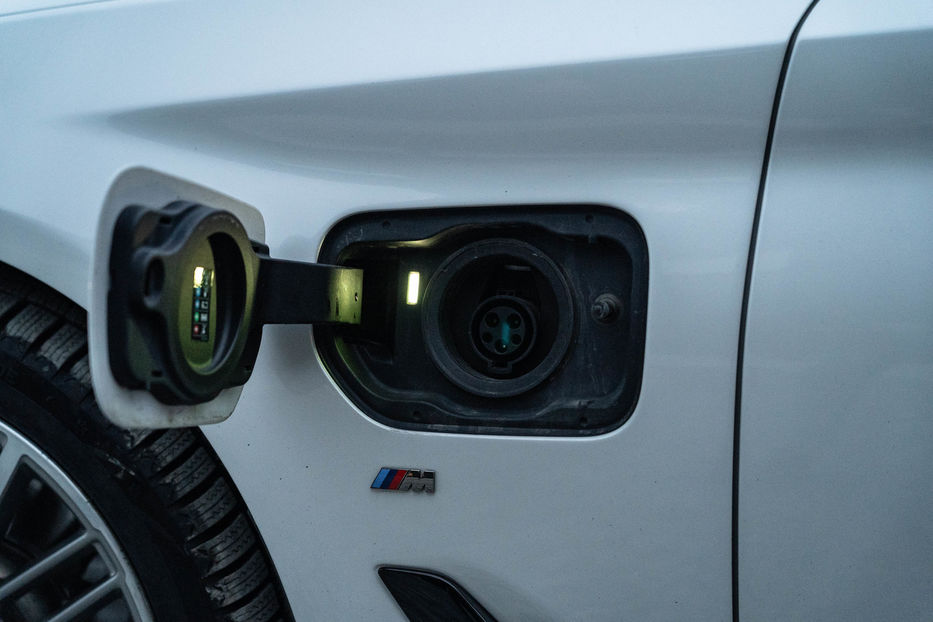 Продам BMW 530 e iPerformance 2018 года в Черновцах