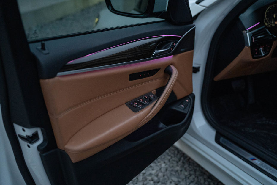 Продам BMW 530 e iPerformance 2018 года в Черновцах