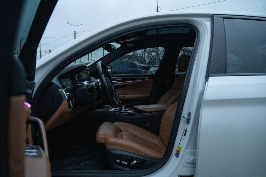 Продам BMW 530 e iPerformance 2018 года в Черновцах