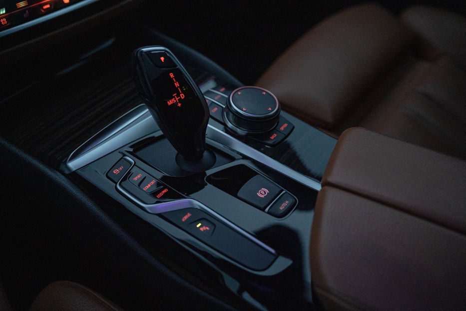 Продам BMW 530 e iPerformance 2018 года в Черновцах