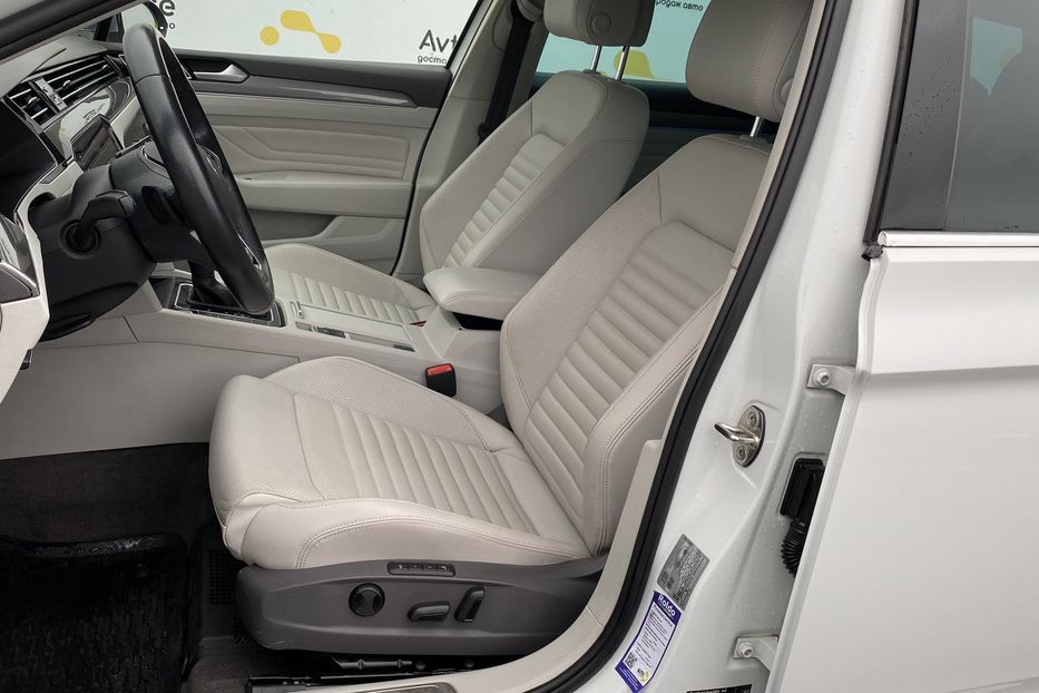 Продам Volkswagen Passat Alltrack 2020 года в Луцке