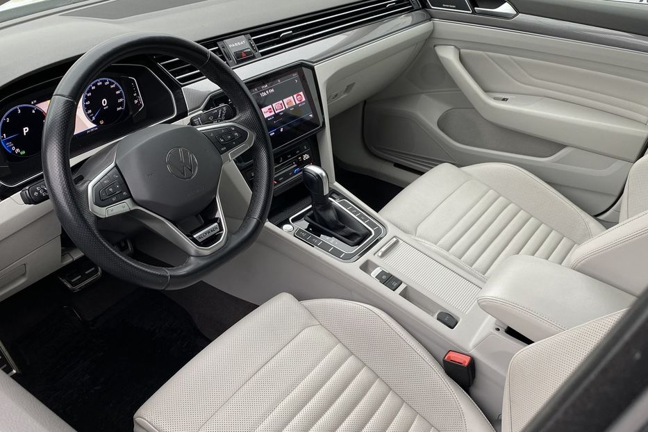 Продам Volkswagen Passat Alltrack 2020 года в Луцке