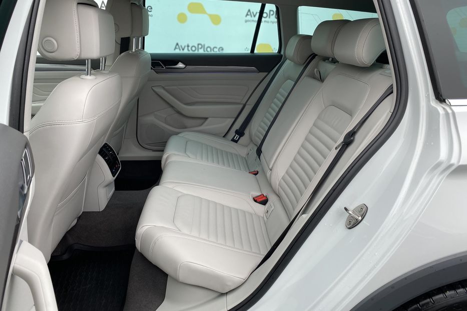 Продам Volkswagen Passat Alltrack 2020 года в Луцке