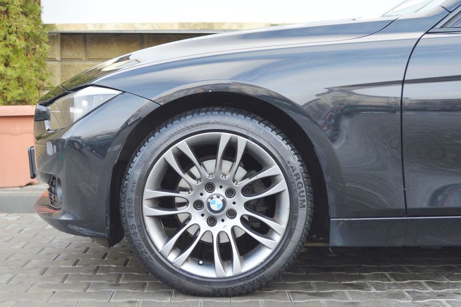 Продам BMW 318 2013 года в Одессе