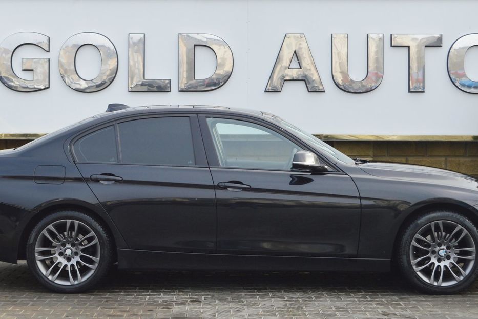 Продам BMW 318 2013 года в Одессе