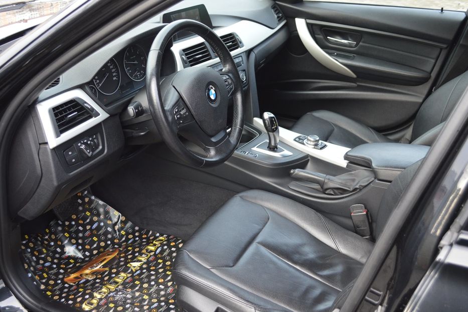 Продам BMW 318 2013 года в Одессе