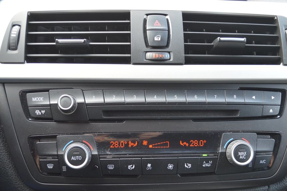 Продам BMW 318 2013 года в Одессе