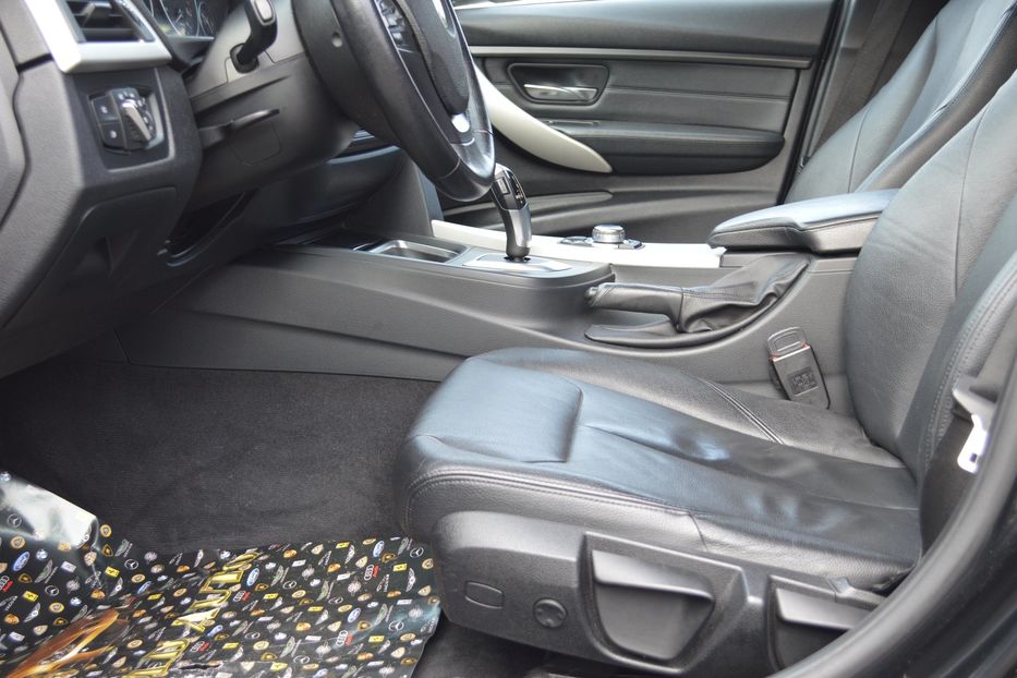 Продам BMW 318 2013 года в Одессе