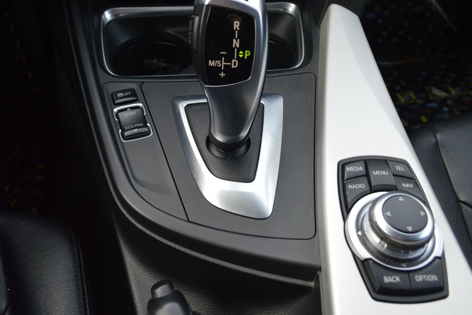 Продам BMW 318 2013 года в Одессе