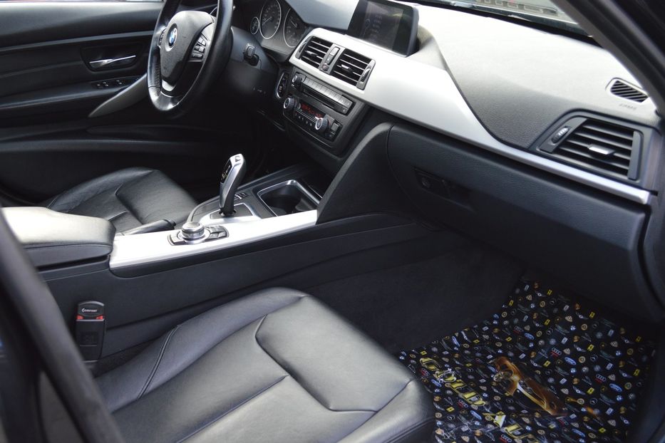 Продам BMW 318 2013 года в Одессе